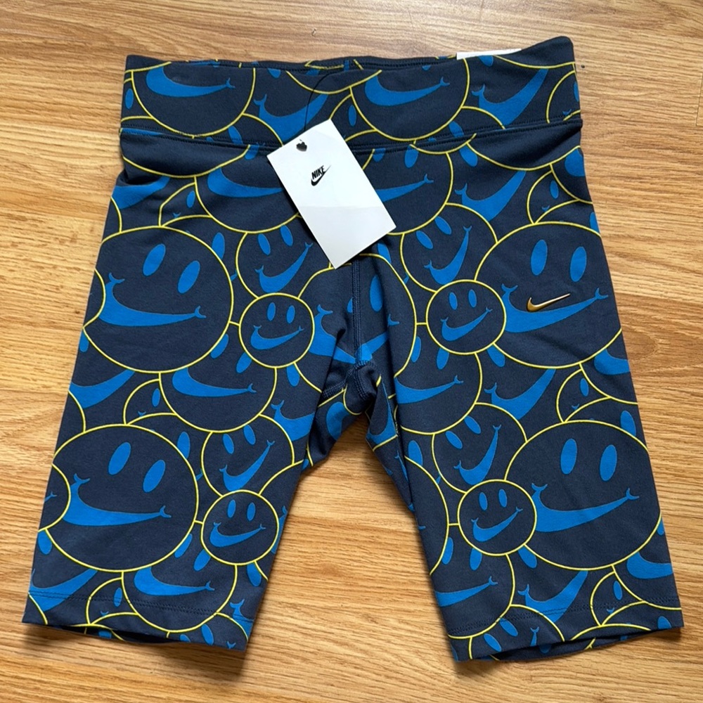 Nike Smiley Face Bike Shorts ✨ size Small